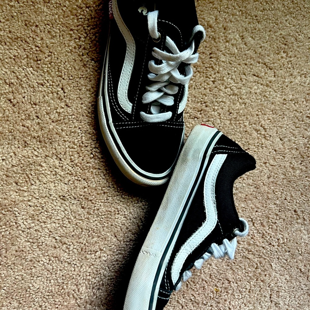 Vans skateboard shoe. Size 4.